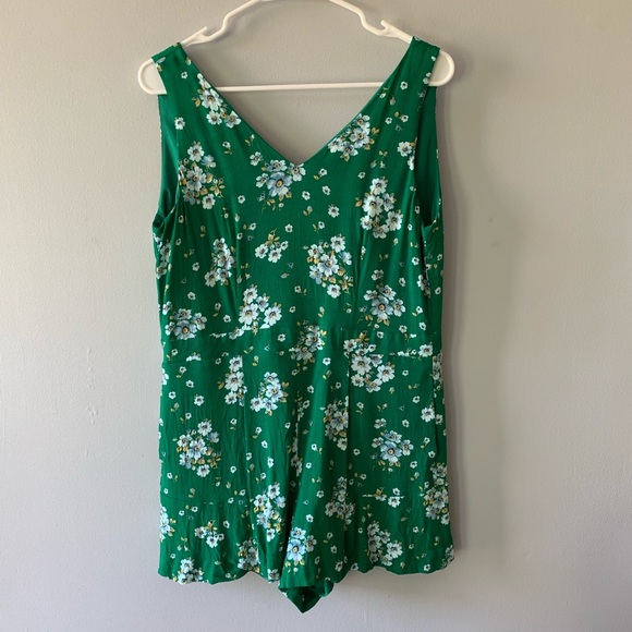 LOFT Floral V-Neck Romper in Kelly Green - Picture 6 of 6